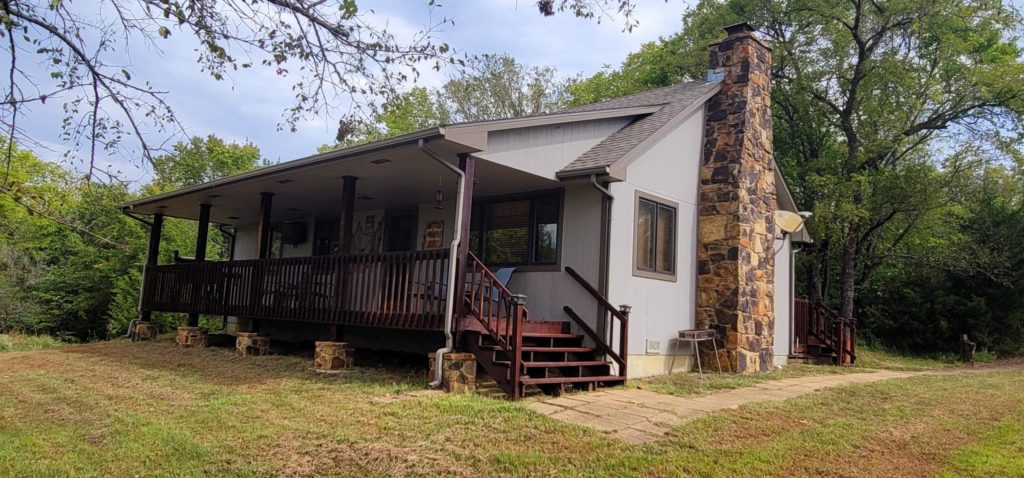 Lakeside Ranch Accomodation with patio and chimney